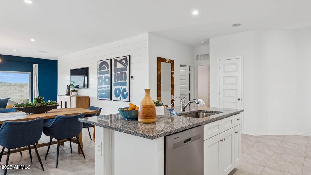 Photo is of model. Packages may vary. Photo is of model. Packages may vary.