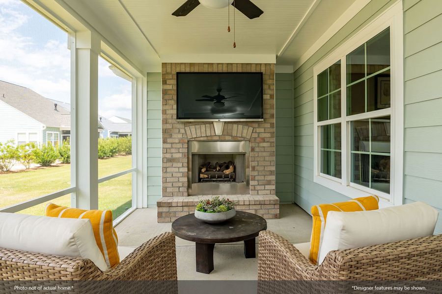Exterior details and patio area of a home in Arcadia, Myrtle Beach (Image 2).