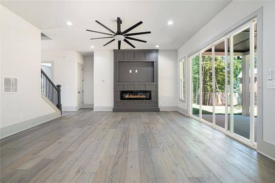 Spacious, unfurnished interior of a new home in , Oxford (Image 22).