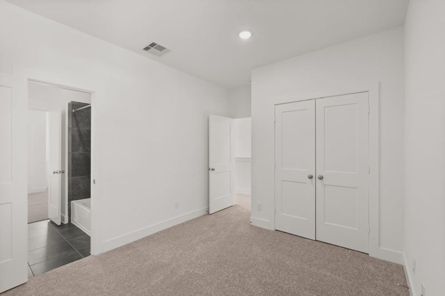 Representative unfurnished interior of a home built from the Cheverny by Chesmar Homes in Sienna Chateau, Missouri City (Image 25).