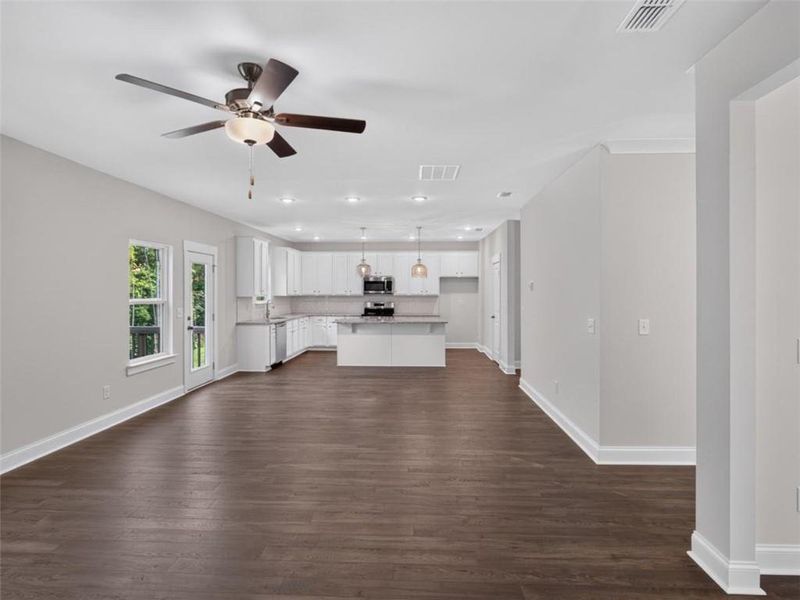 Spacious, unfurnished interior of a new home in , Dallas (Image 18).