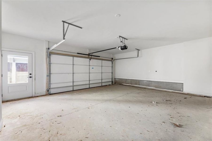 Spacious, unfurnished interior of a new home in , Alpharetta (Image 6).