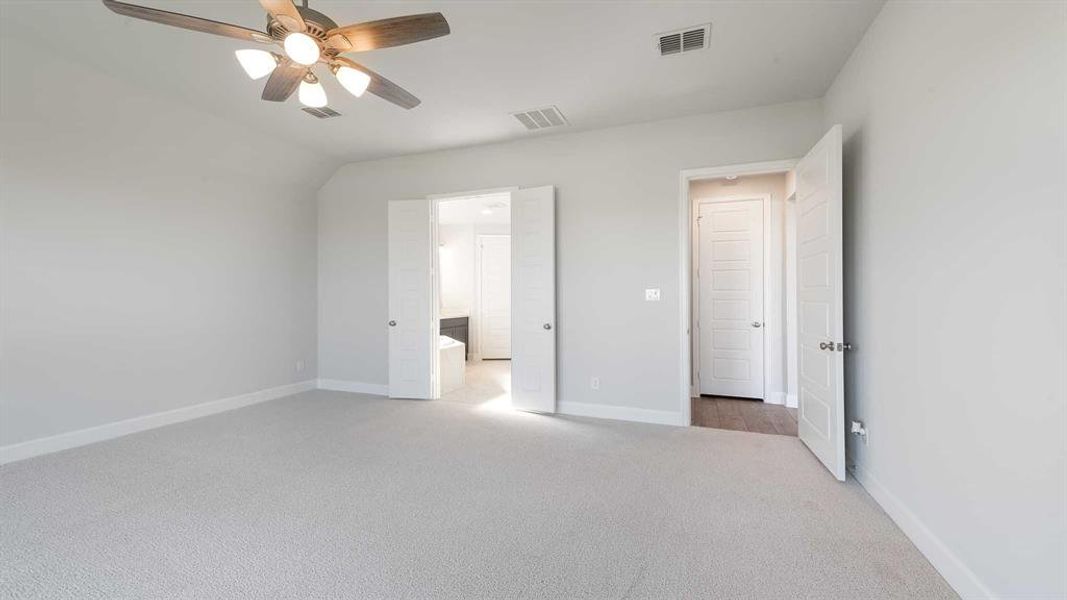 Spacious, unfurnished interior of a new home in Trinity Falls 45', McKinney (Image 20). Spacious, unfurnished interior of a new home in Trinity Falls 45', McKinney (Image 20).