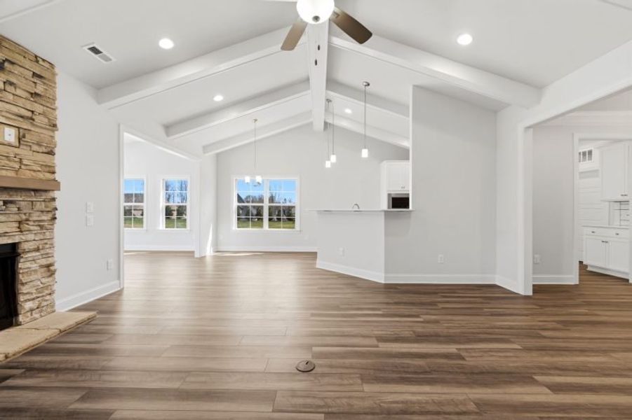 Spacious, unfurnished interior of a new home in Weybridge, Burlington (Image 24).