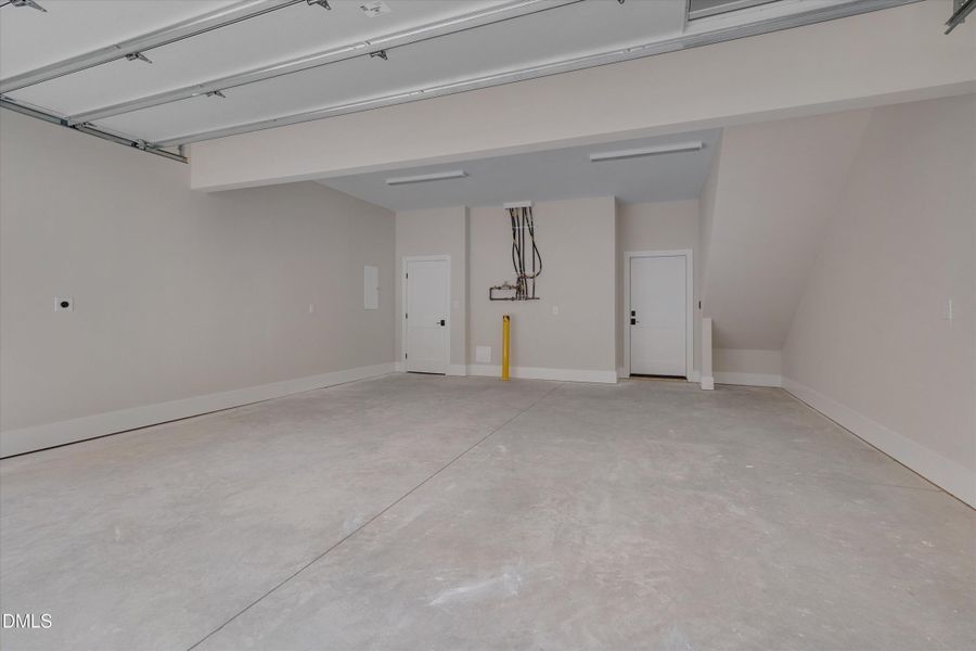 002-1018 Garage Manor Way -2 002-1018 Garage Manor Way -2