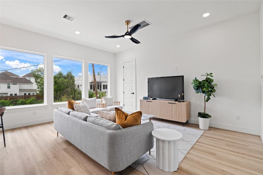 With wide-plank LVP underfootand flush LED lighting above,this living space feels grounded,bright, and effortlessly modern.