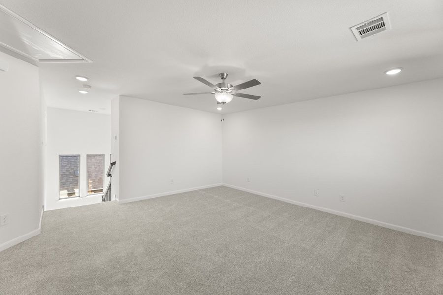 Representative unfurnished interior of a home built from the Trentino by Pacesetter Homes in Keeneland, Aubrey (Image 36).