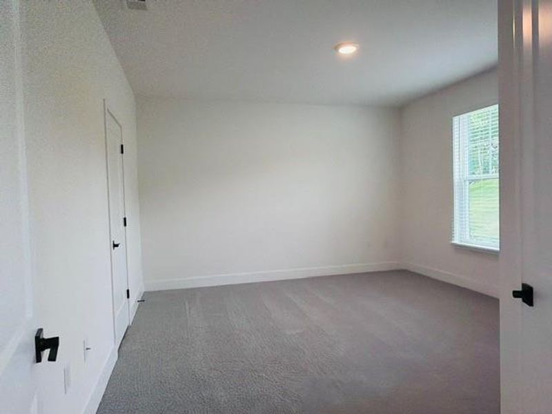 Spacious, unfurnished interior of a new home in Tuscany Hills, Douglasville (Image 30).
