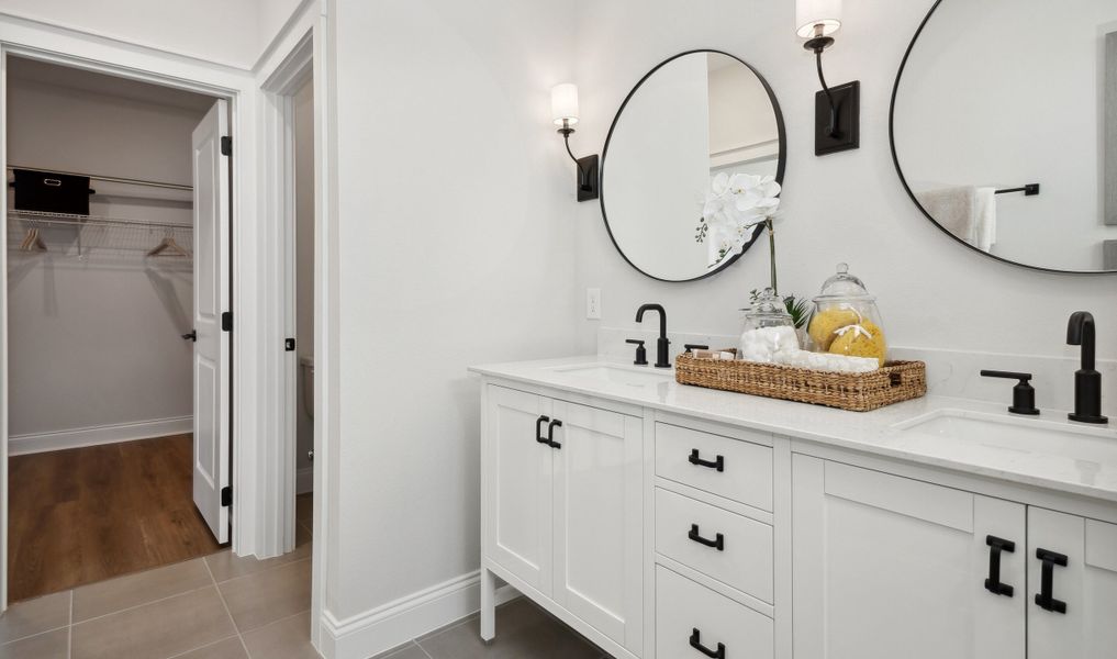 Freestanding vanity in primary bath