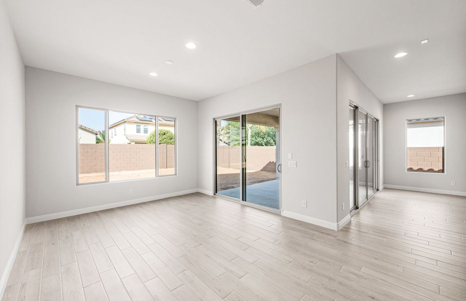 Spacious, unfurnished interior of a new home in Artisan at Asante, Surprise (Image 27).
