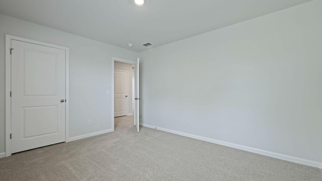 Spacious, unfurnished interior of a new home in Lakeview at Kitfield, Moncks Corner (Image 16).