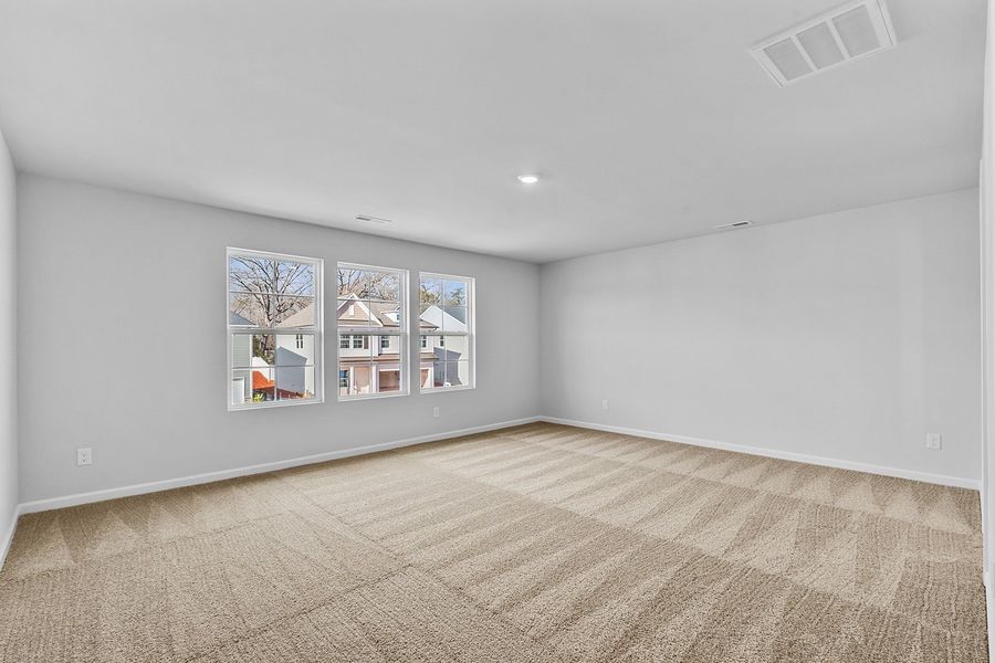 Spacious, unfurnished interior of a new home in Hanes Lake, Winston-Salem (Image 23).