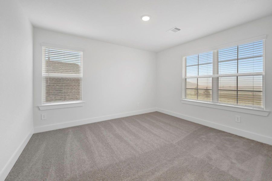 Spacious, unfurnished interior of a new home in Sorella, Tomball (Image 25).
