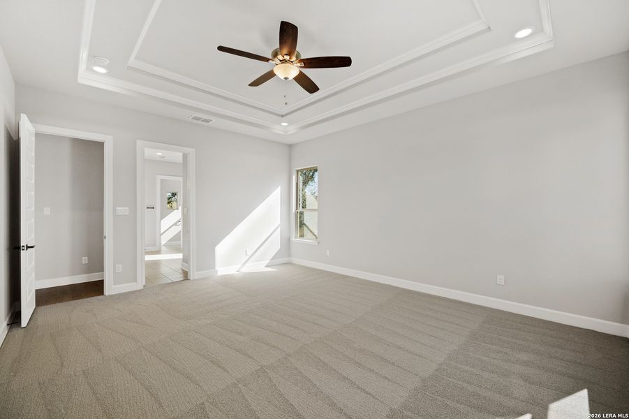 Spacious, unfurnished interior of a new home in Potranco Acres, Castroville (Image 11).