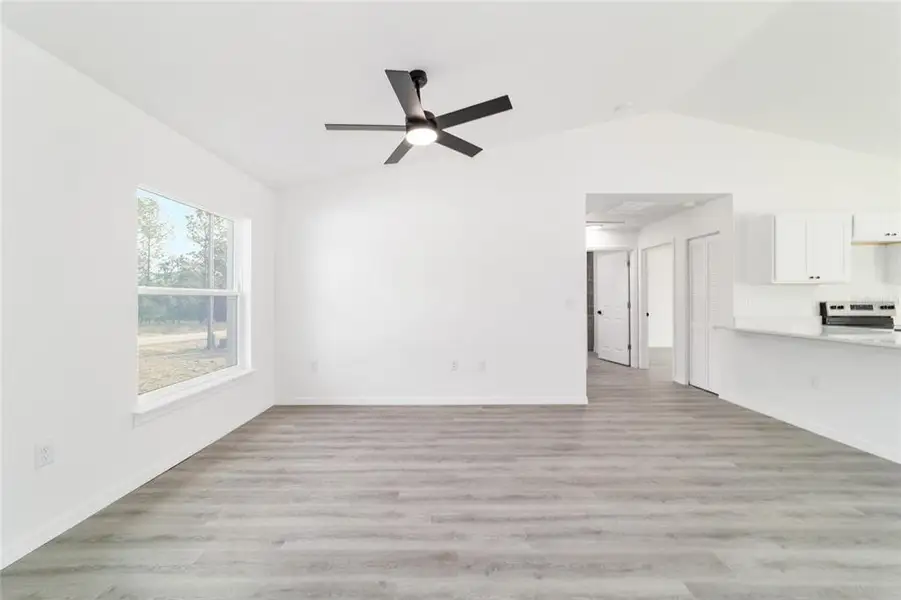 Spacious, unfurnished interior of a new home in , Dunnellon (Image 28).