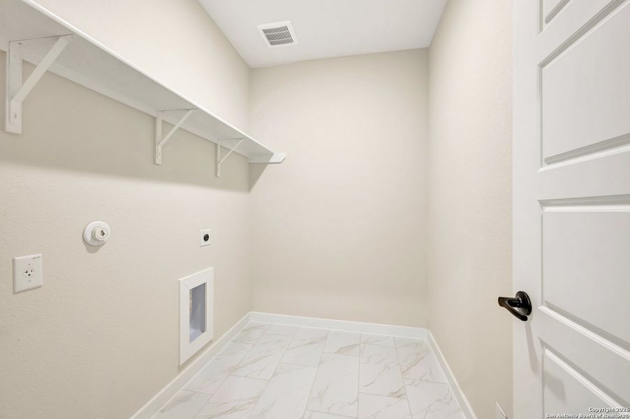 Spacious, unfurnished interior of a new home in , New Braunfels (Image 16).
