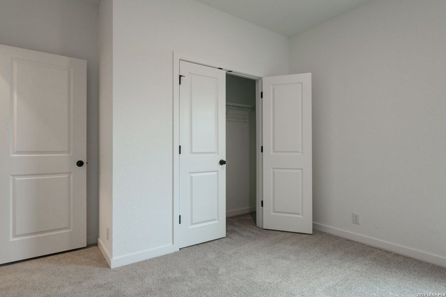 Spacious, unfurnished interior of a new home in Nopal Valley, San Antonio (Image 20).