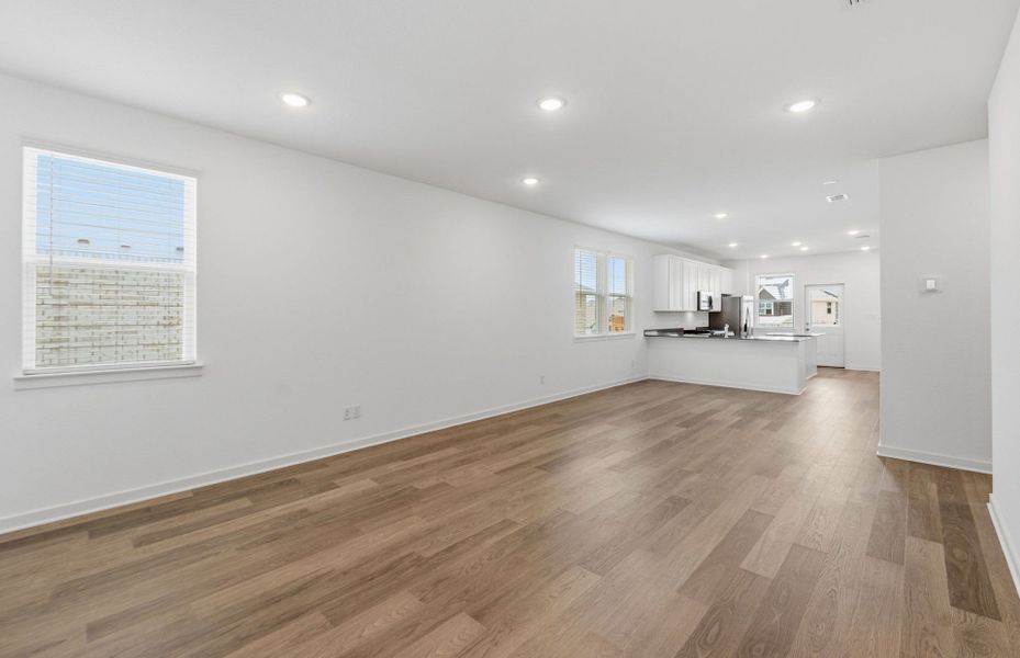 Spacious, unfurnished interior of a new home in Crosswinds, Kyle (Image 33).