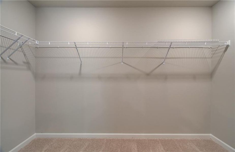 Spacious, unfurnished interior of a new home in Towne Center, Hampton (Image 12).