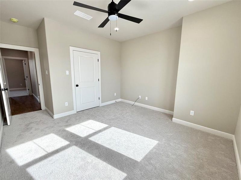 Spacious, unfurnished interior of a new home in , Granbury (Image 21).