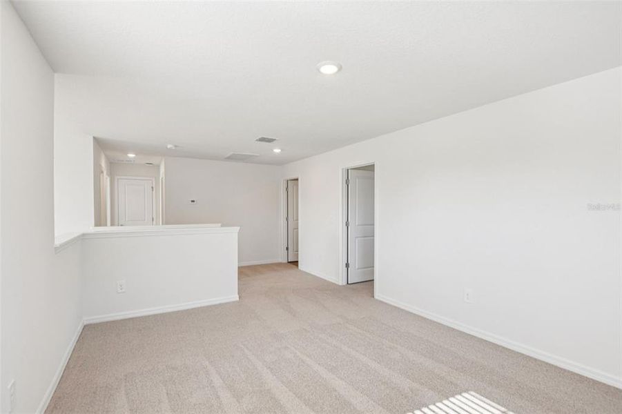 Spacious, unfurnished interior of a new home in Hilltop Vistas, Dade City (Image 25).