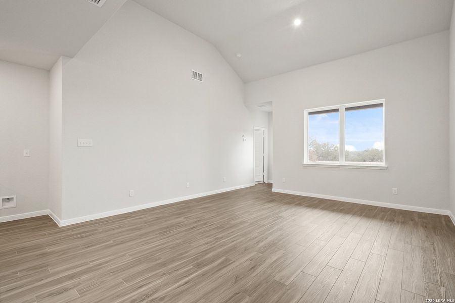 Spacious, unfurnished interior of a new home in Abbott Place, St. Hedwig (Image 15).