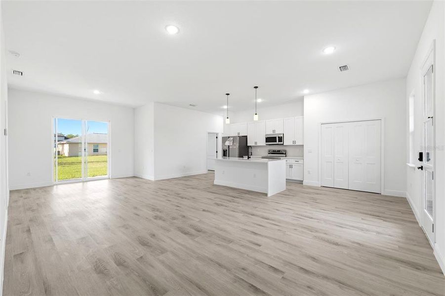 Spacious, unfurnished interior of a new home in , Ocala (Image 19).