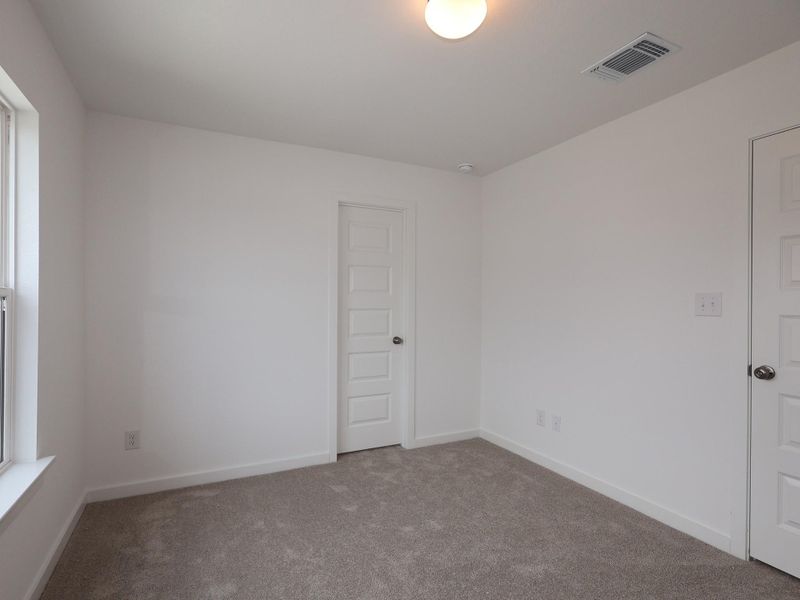 Spacious, unfurnished interior of a new home in Heritage, Dripping Springs (Image 6).