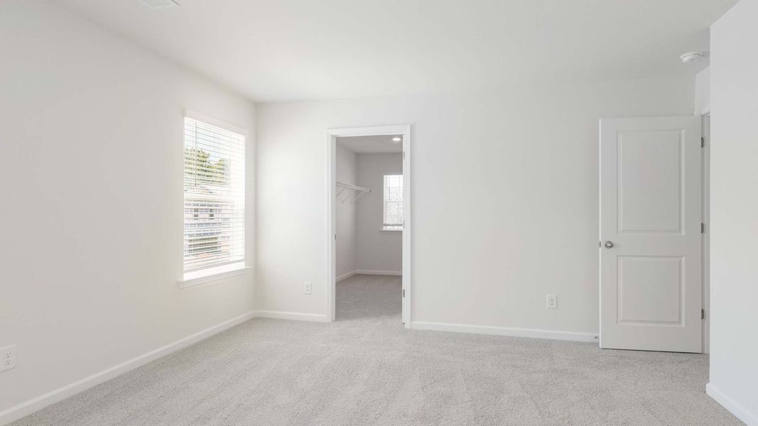 Spacious, unfurnished interior of a new home in Fergus Crossing, York (Image 27).