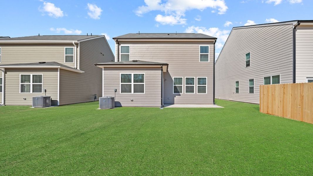 Representative exterior details of a home built from the Edmon by D.R. Horton in Poplar Preserve, Newnan (Image 3).