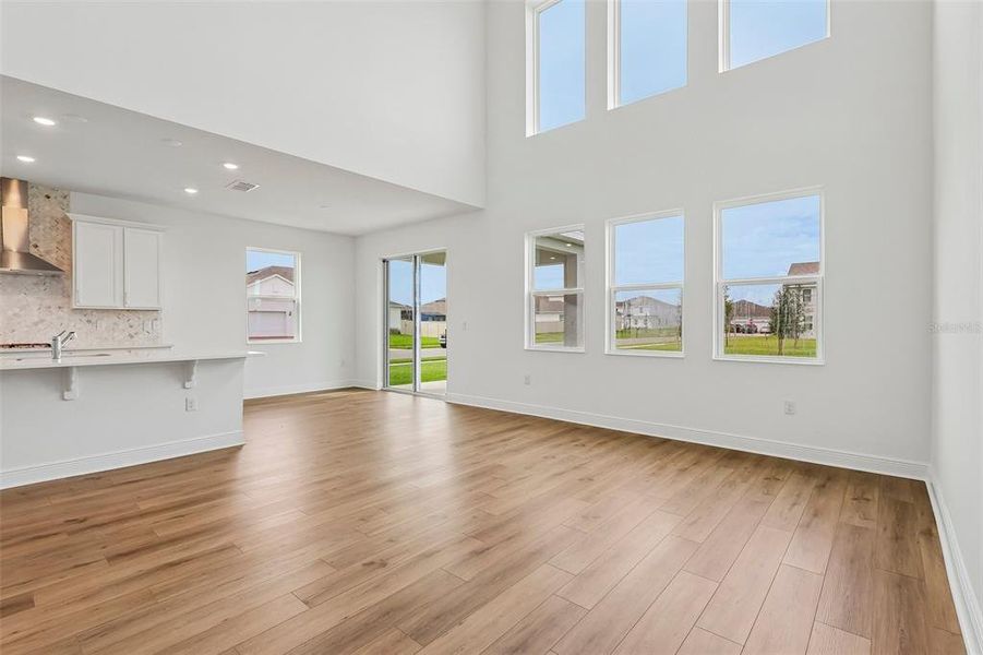 Spacious, unfurnished interior of a new home in , Mount Dora (Image 12).