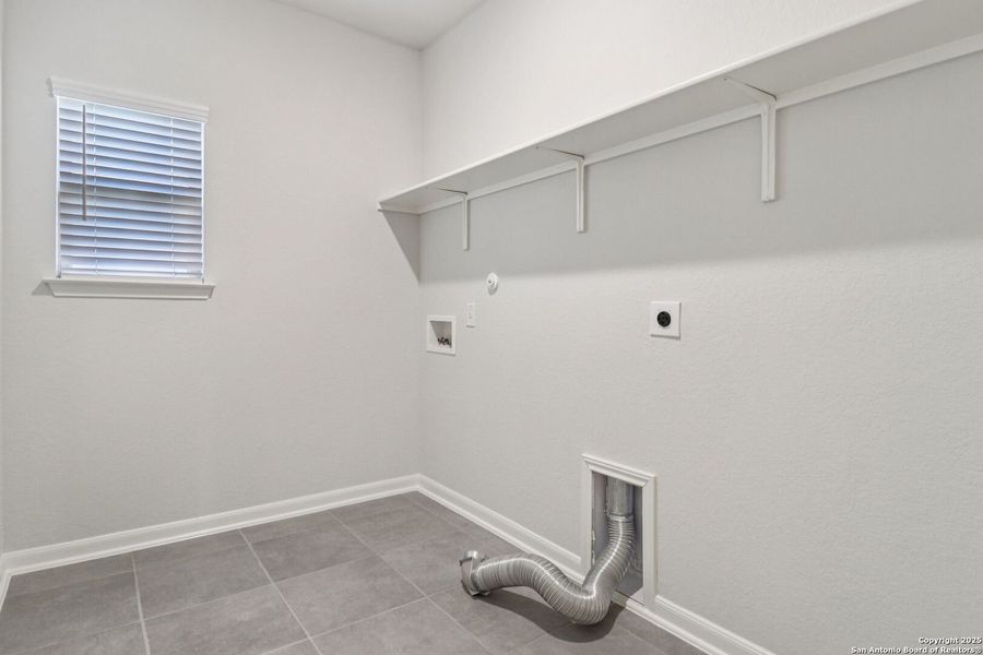 Spacious, unfurnished interior of a new home in Remington Ranch, San Antonio (Image 19). Spacious, unfurnished interior of a new home in Remington Ranch, San Antonio (Image 19).