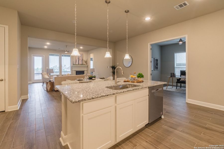 Furnished interior view inside a new home in Cibolo Crossing, Universal City (Image 9).