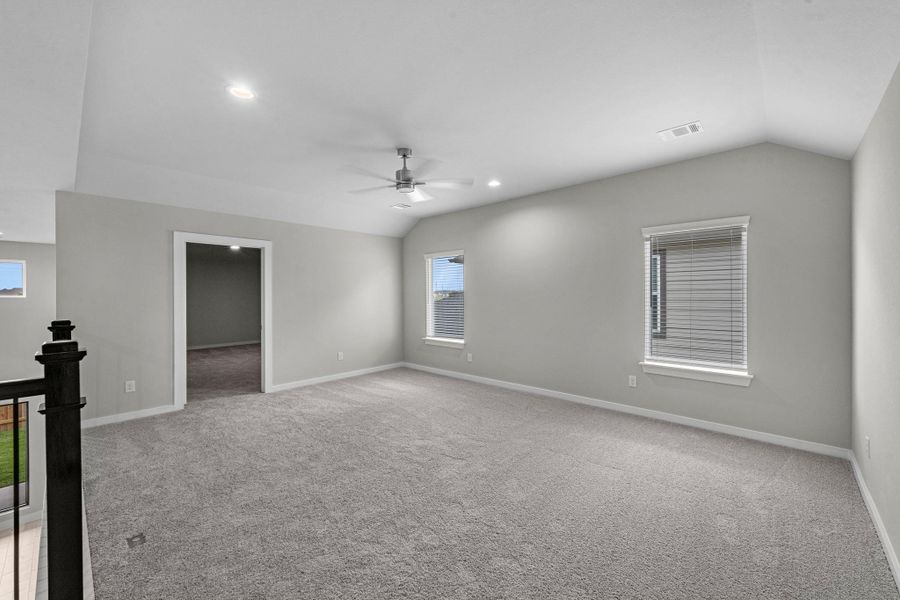 Spacious, unfurnished interior of a new home in Morton Creek Ranch, Katy (Image 27).