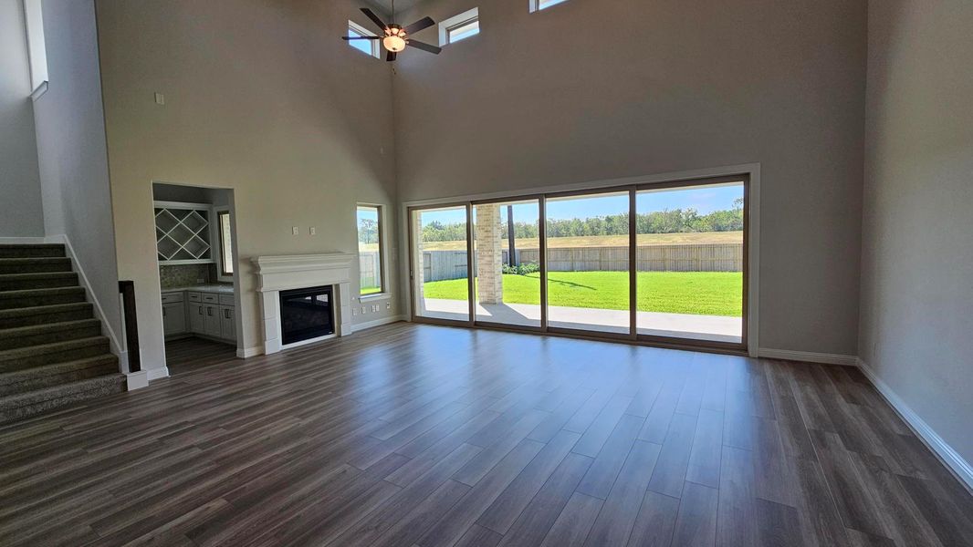 Spacious, unfurnished interior of a new home in Sienna 65', Missouri City (Image 11).