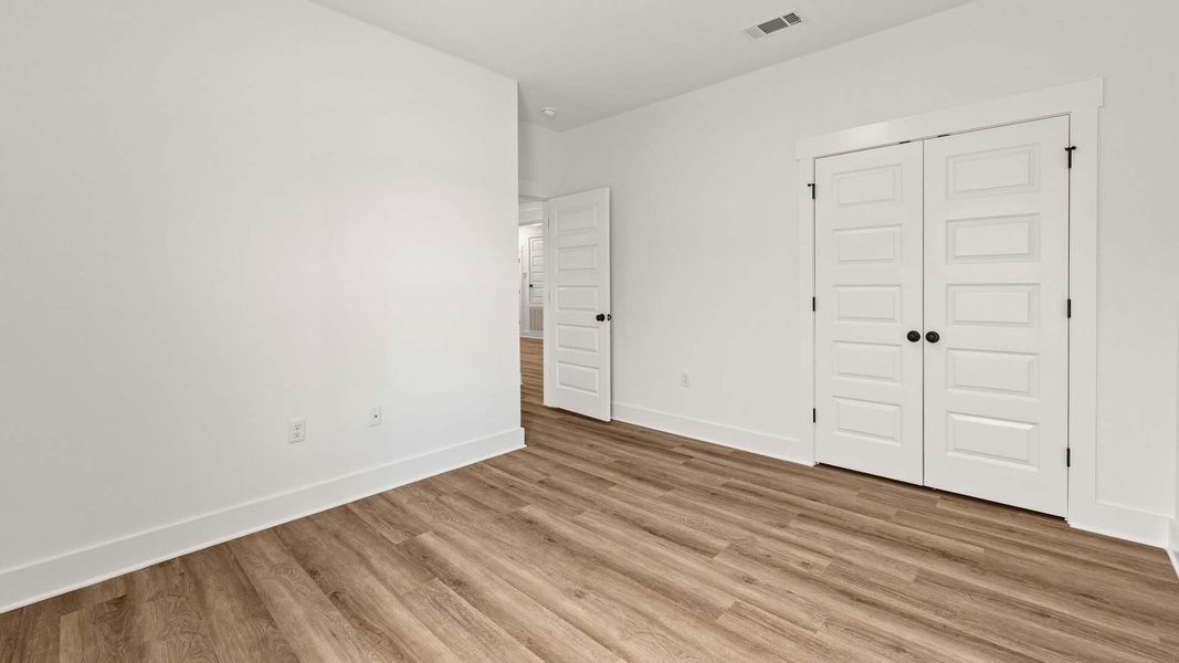 Spacious, unfurnished interior of a new home in Caballeros Estates At Hombre, Panama City Beach (Image 21).