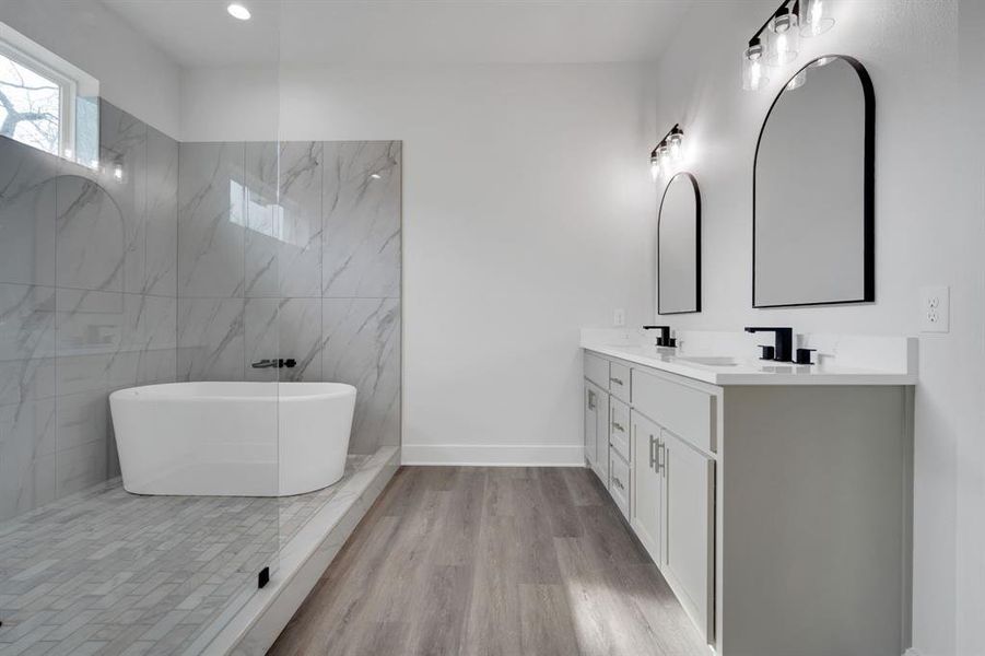 Furnished interior view inside a new home in , Waxahachie (Image 5).