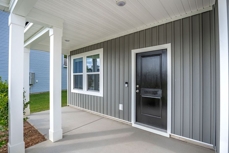 Exterior details and patio area of a home in Bradford Pointe, Summerville (Image 3).