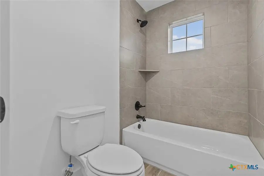 Furnished interior view inside a new home in Levy Crossing, Killeen (Image 6).