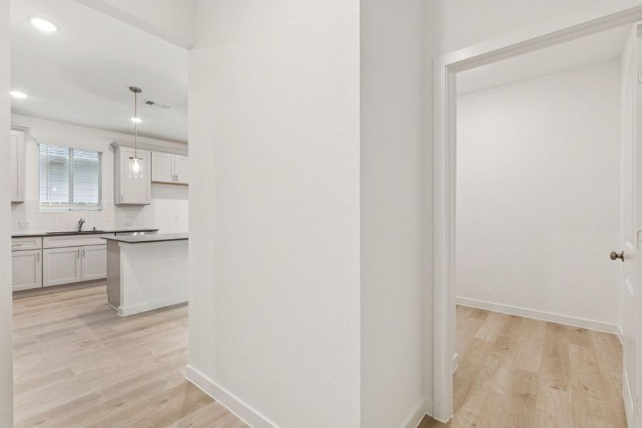 Spacious, unfurnished interior of a new home in Mavera, Conroe (Image 20).