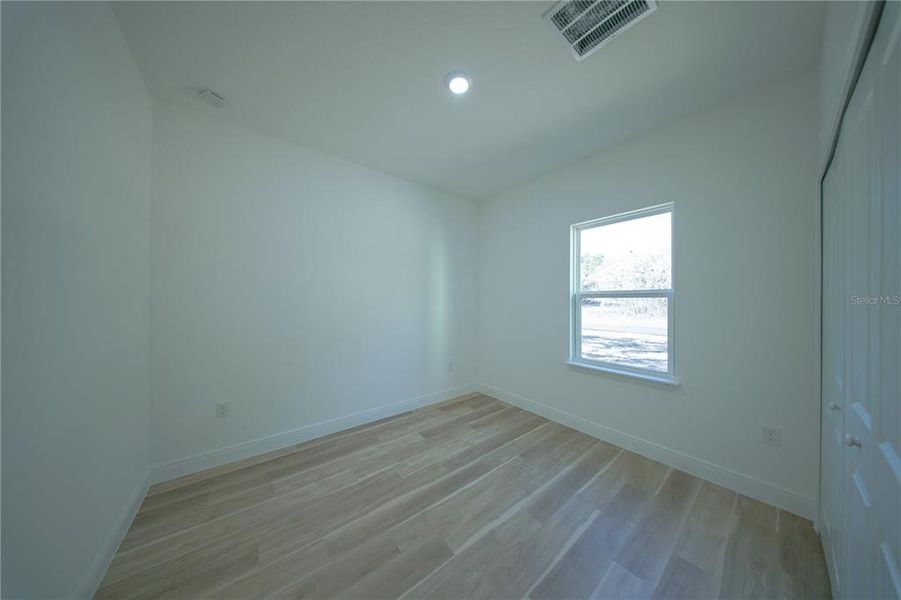 Spacious, unfurnished interior of a new home in , Ocala (Image 9).