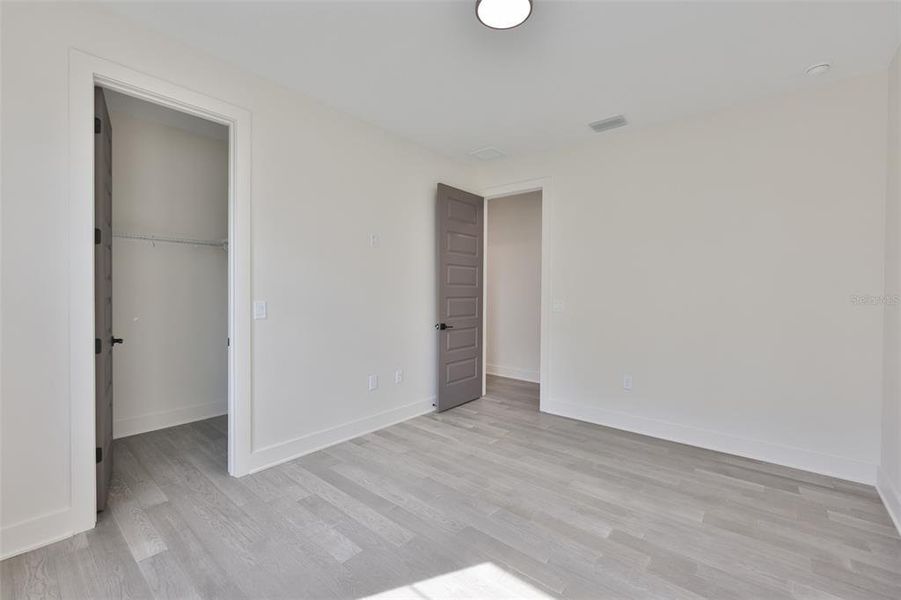 Spacious, unfurnished interior of a new home in , Tampa (Image 24).