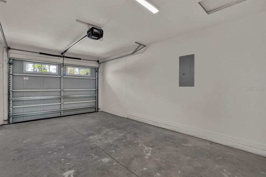 Spacious, unfurnished interior of a new home in , Sebring (Image 16).