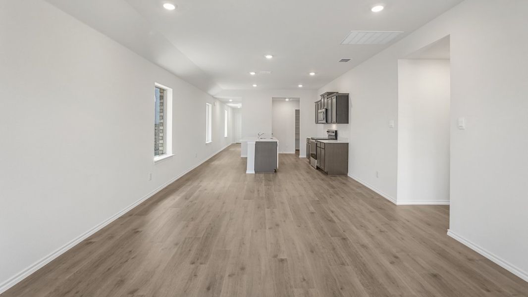 Spacious, unfurnished interior of a new home in Blaire Lake, Tyler (Image 17).