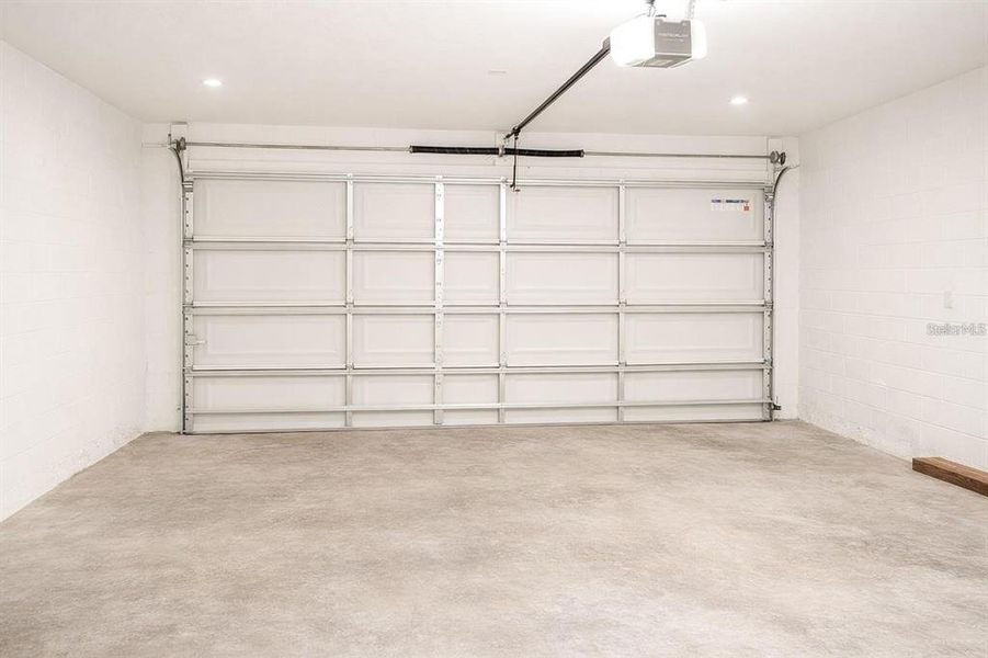 Spacious, unfurnished interior of a new home in , Palm Coast (Image 29).