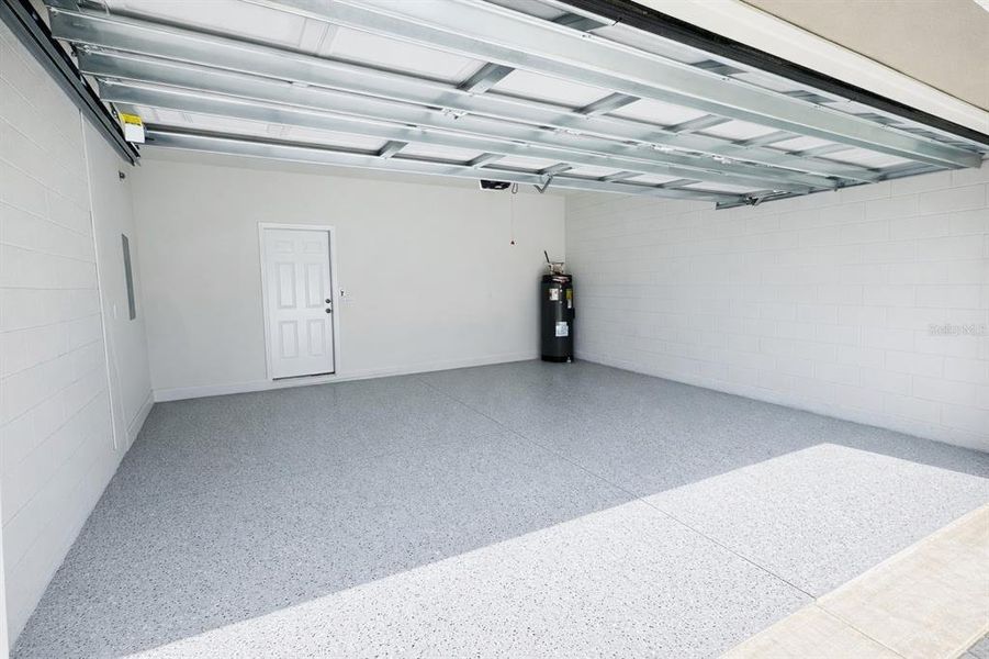 Spacious, unfurnished interior of a new home in , Citrus Springs (Image 16).