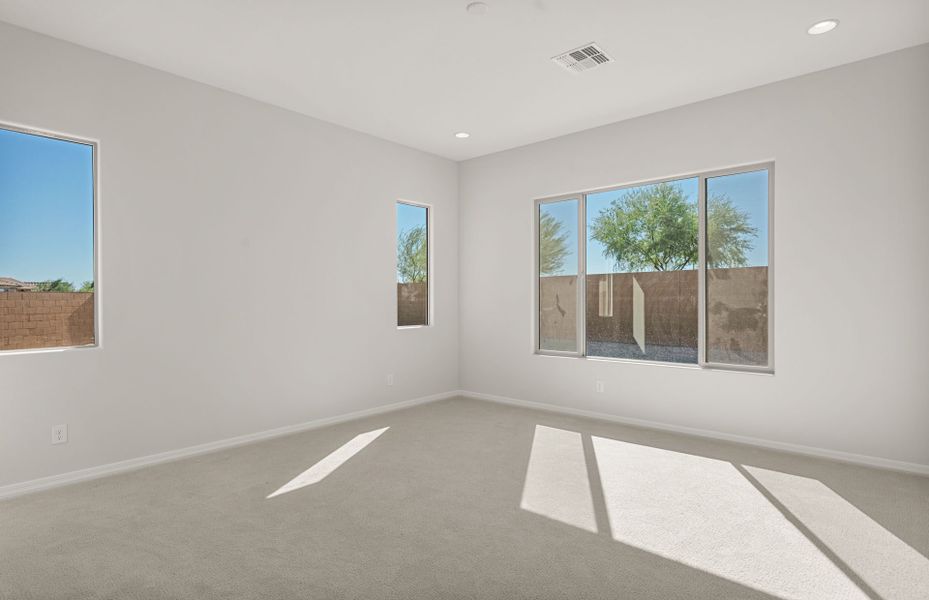 Spacious, unfurnished interior of a new home in Sun City Anthem at Merrill Ranch, Florence (Image 19).