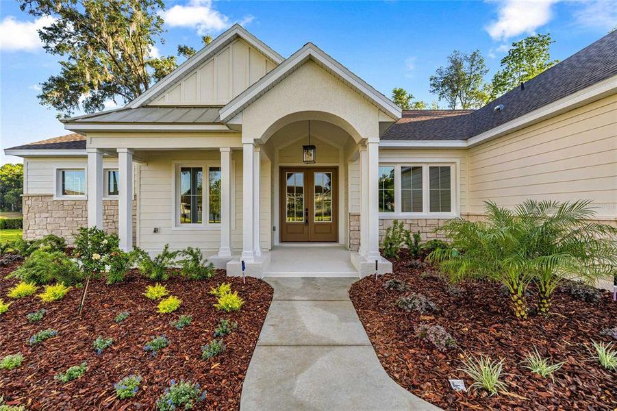 Exterior details and patio area of a home in , Ocala (Image 4).