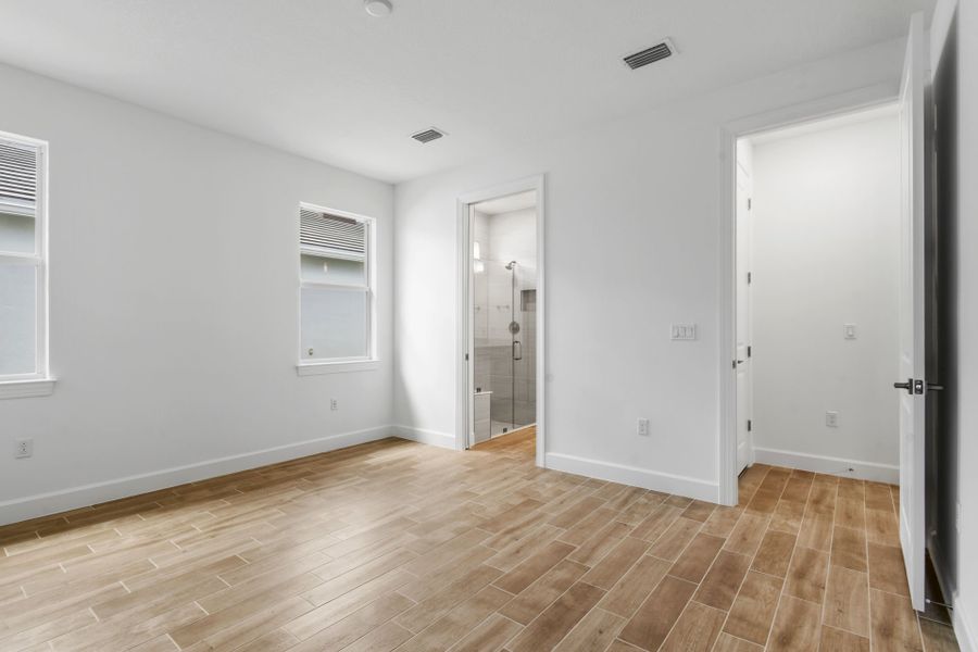 Spacious, unfurnished interior of a new home in Harbor Isle, Vero Beach (Image 35).