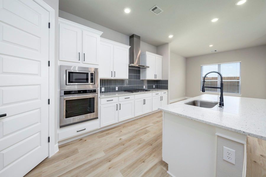 Furnished interior view inside a new home in Sierra Vista, Iowa Colony (Image 5).